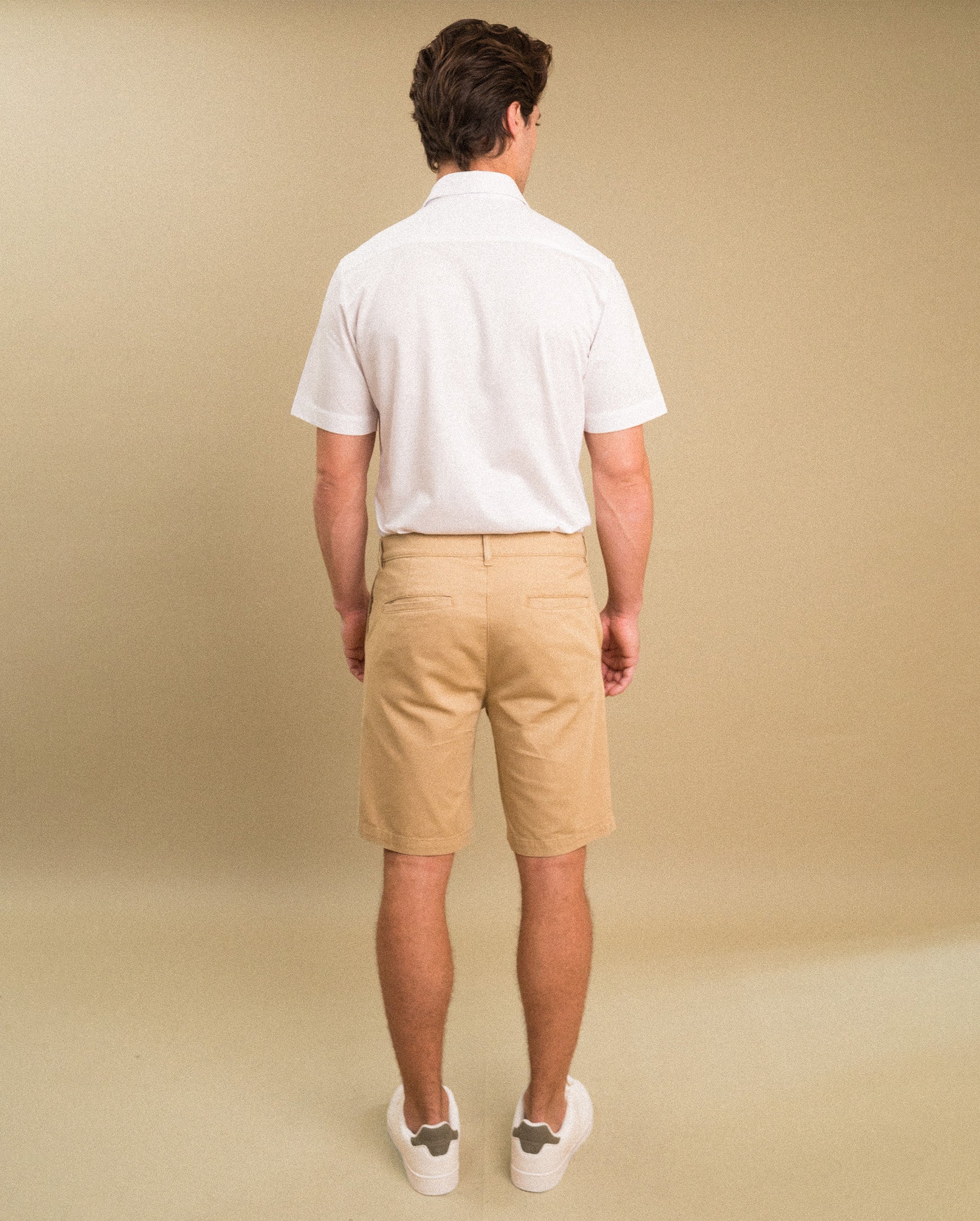 Khaki shorts back view — Jacaranda back pockets, straight hem | Palma Camisería