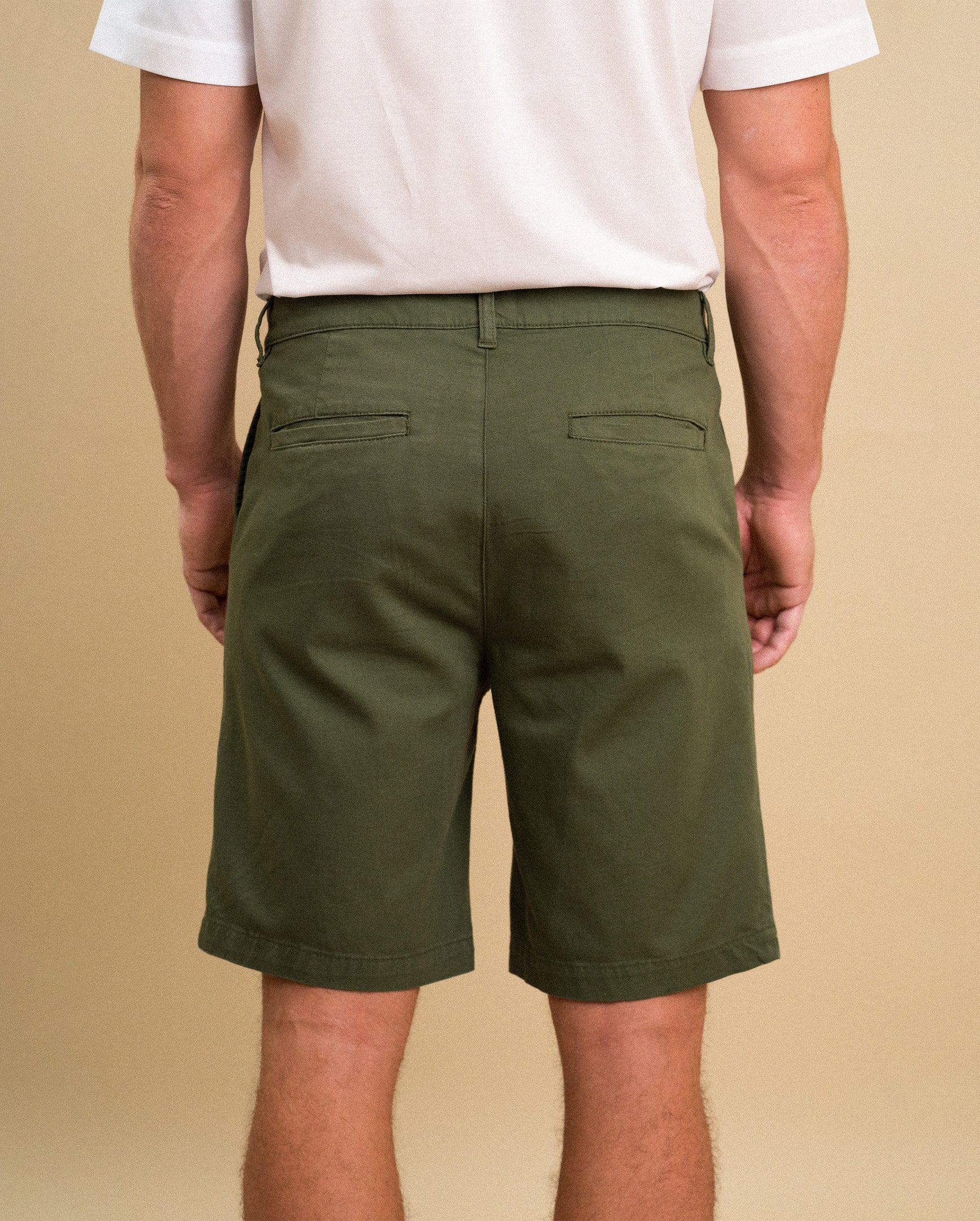 Rifle green shorts back view — Jacaranda back pockets and hem detail | Palma Camisería