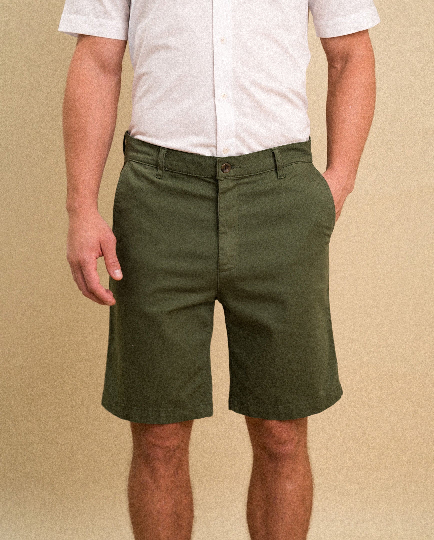 Rifle green shorts front close-up — Jacaranda men's shorts, relaxed mid-length | Palma Camisería